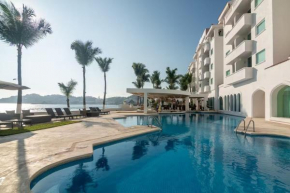 3303 Beautiful Beach Front Condominium